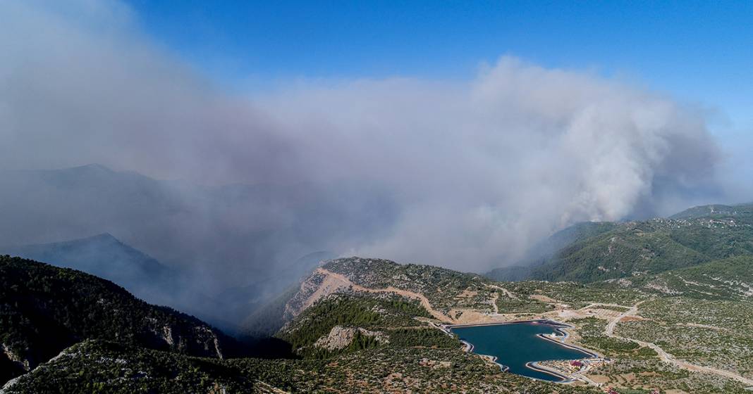 Kadınlar ön cephede! Manavgat'ta alevlerle mücadelede 6'ncı gün 4